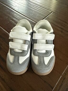 Cat & Jack White and Gray Kids Velcro Sneakers
